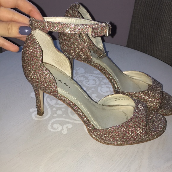 GORGEOUS SPARKLY HEELS - Picture 2 of 3